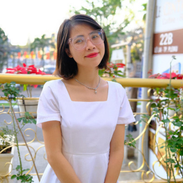 Khi chuyển hướng làm YouTuber, kênh của 9X nhận được lượng quan tâm lớn từ các khán giả nhí, nhanh chóng thu hút lượng người theo dõi "khủng", các video của cô cũng đều đặn đạt hàng triệu đến chục triệu lượt xem.