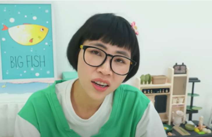 Nhưng từ việc là "người bạn" của các em nhỏ, kênh Youtube Thơ Nguyễn lại dính vào lùm xùm sản xuất video có nội dung không lành mạnh khiến cô phải ở ẩn một thời gian.