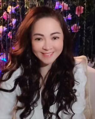 Trong clip, bà Phương Hằng có những chia sẻ như: "Quý vị có nhận ra Phương Hằng không? Trẻ không quý vị? Quý vị ơi chuẩn bị đi ngủ đó. Rất là trẻ, rất là hiền lành. Không có vào vai diễn nào nên rất là hiền lành, phúc hậu... Bây giờ chỉ còn 1 bà Nguyễn Phương Hằng rất đời, rất thường nha quý vị. Gương mặt mộc 100%, gương mặt quyến rũ nha quý vị...