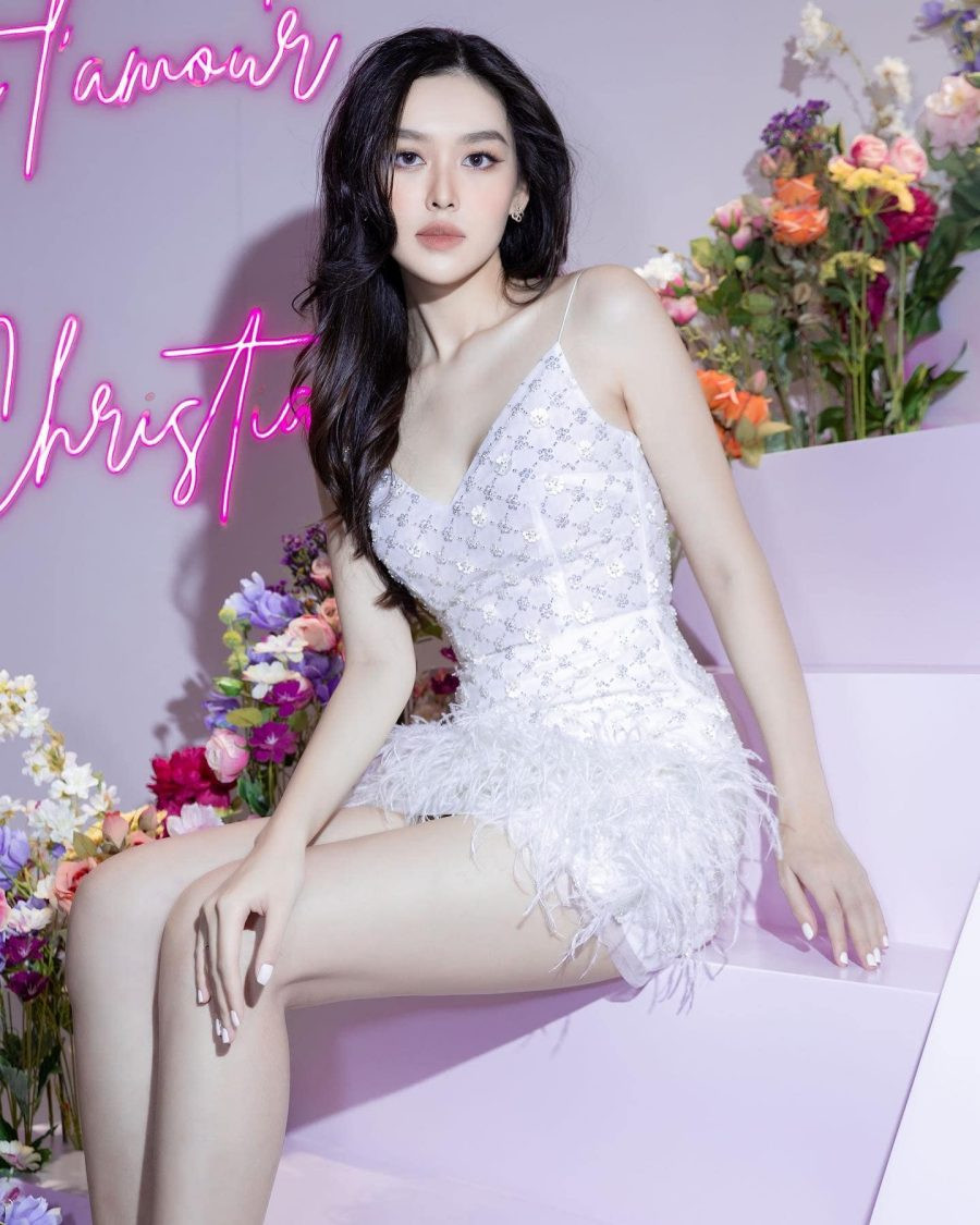 Tường San được biết tới khi trở thành á hậu của Hoa hậu Thế giới Việt Nam 2019. Hot girl có nhan sắc ngọt ngào cùng học vấn đáng ngưỡng mộ.