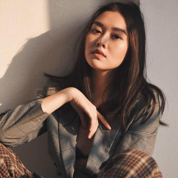 Bên cạnh việc giảm cân sau sinh, Tường San còn tìm hiểu thêm những sản phẩm chăm sóc cơ thể.