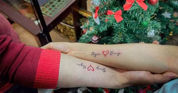 Thời điểm đó, anh chàng nhận được rất nhiều lời chúc mừng từ bạn bè, người thân thiết. Tuy nhiên sau đó, Phạm Hà Duy cũng rất kín tiếng và không chia sẻ thêm về chuyện tình yêu của mình.