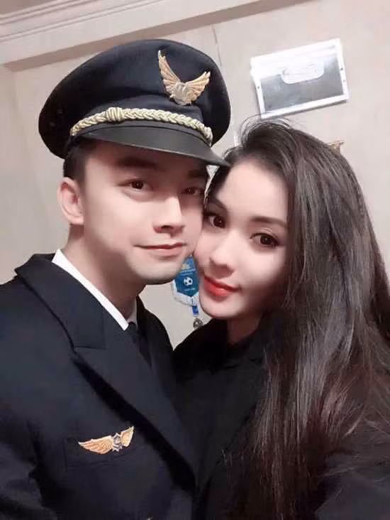 Mặc dù có sự nghiệp thành công, song chuyện tình cảm của Hà Duy lại khiến nhiều người tiếc nuối. Nam phi công từng bén duyên với Âu Hà My - nữ giảng viên từng được chú ý với nhan sắc xinh đẹp.