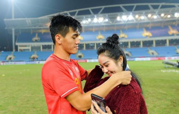 Dù đẹp đôi, song tháng cuối năm 2019, Nguyễn Tiến Linh và cô giáo người Nghệ An bất ngờ vướng tin đồn tan vỡ.