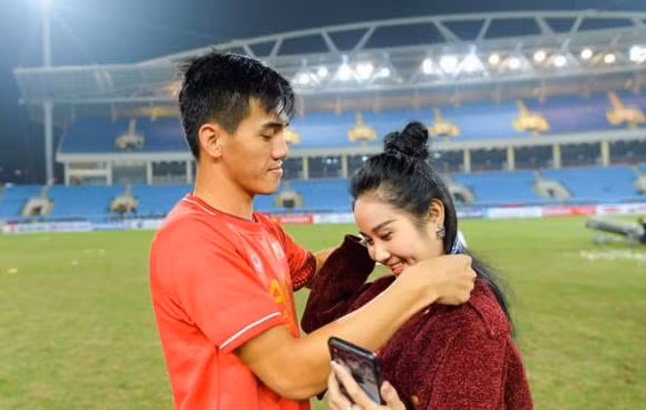 Dù đẹp đôi, song tháng cuối năm 2019, Nguyễn Tiến Linh và cô giáo người Nghệ An bất ngờ vướng tin đồn tan vỡ.