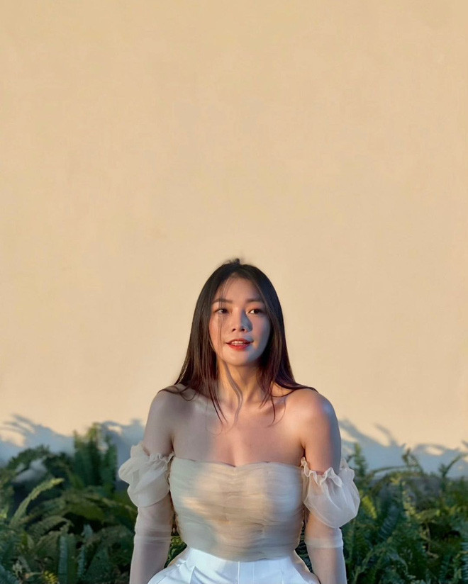 Trước khi nổi tiếng nhờ những clip trên TikTok, Dương Thu Thảo gây ấn tượng nhờ những bức ảnh đời thường vô cùng quyến rũ của mình.