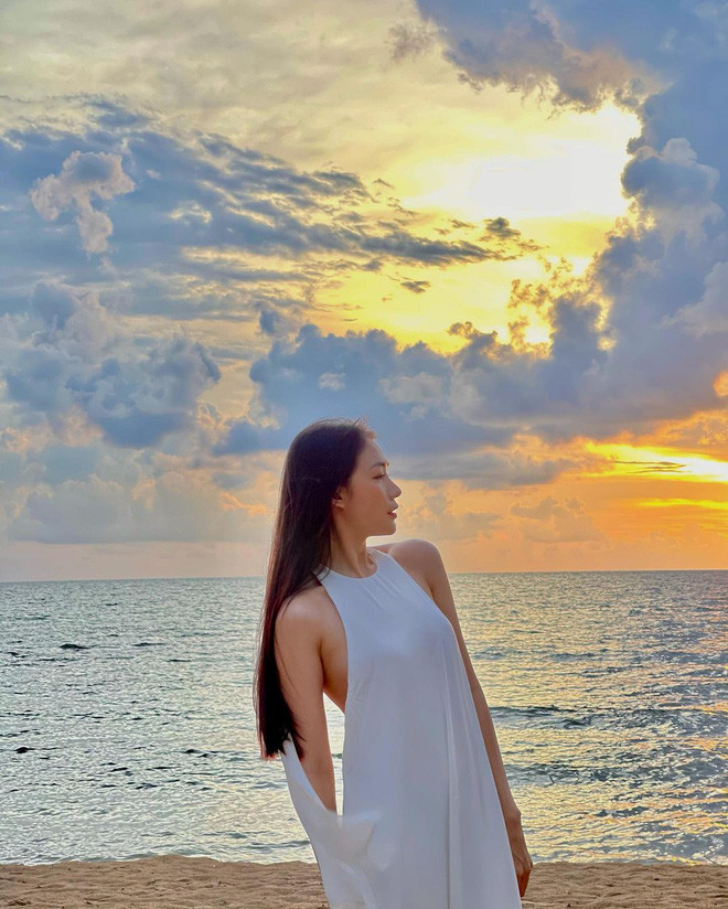 Chưa hết, Dương Thu Thảo còn cực chăm hoạt động trên MXH. Có lẽ đó cũng chính là lý do mà nữ tiếp viên hàng không có đến 370.000 người theo dõi trên TikTok và con số này ở Instagram là 66.000 lượt.