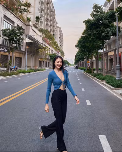 Trên trang cá nhân, Dương Thu Thảo được cộng đồng mạng ưu ái gọi bằng cái tên "Hoa khôi tiếp viên".