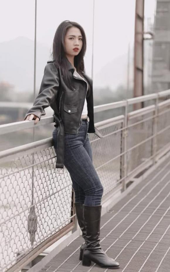 Ngoài sở hữu vòng eo con kiến, Trần Thị Duyên cũng gây ấn tượng bởi đôi chân thon dài, làn da trắng sứ.