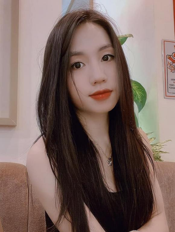 Dưới loạt ảnh của nàng hot girl bóng đá, không ít đồng nghiệp lẫn khán giả đã dành lời khen có cánh cho sắc vóc cực phẩm này. Bài đăng đạt 4.000 lượt yêu thích, hàng trăm lượt bình luận cùng hàng chục lượt chia sẻ.