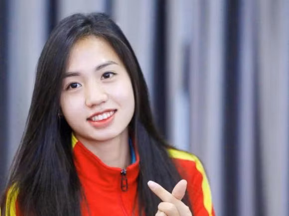 Hot girl doi tuyen nu Viet Nam khoe vong eo con kien bong mat