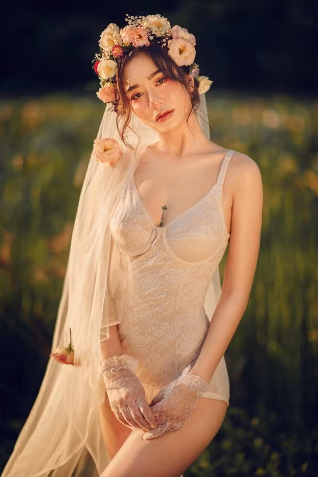 Hiện tại, Ngọc Bích đang tập trung cho việc kinh doanh riêng. Ngoài ra, cô còn là gương mặt mẫu ảnh quen thuộc.