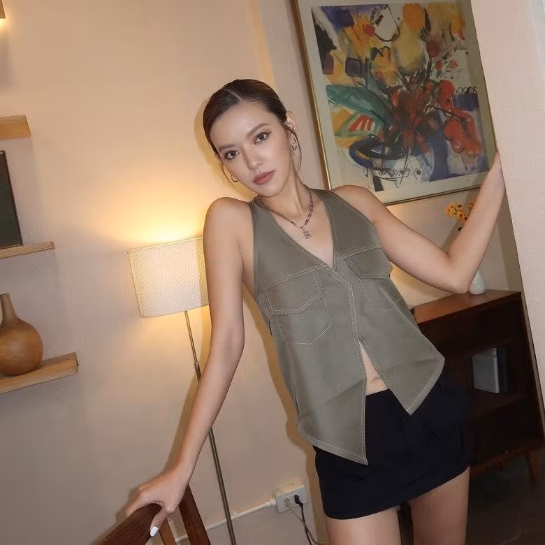 Hiện tại, cô nàng người Thái gốc Việt hiện đang là một trong những bóng hồng của GMMTV - công ty giải trí hàng đầu Thái Lan và cũng là nơi đang quản lý nhiều ngôi sao trẻ đình đám của Tbiz hiện nay.