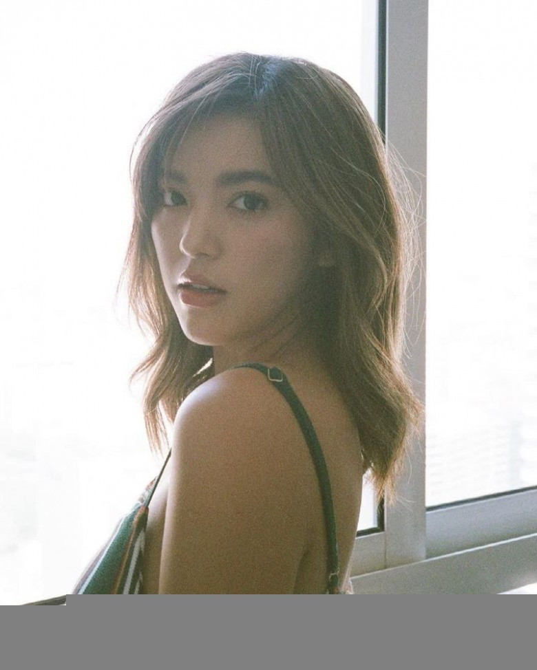 Từng được biết đến là học trò của Minh Tú tại The Face 2027, Ggigie Trúc Anh những năm qua không còn hoạt động trong showbiz Việt. Tuy nhiên, cô lại là gương mặt sáng giá và nổi tiếng trong làng giải trí Thái Lan.