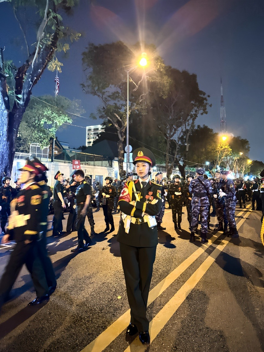 Trong Lễ diễu binh kỷ niệm 50 năm Giải phóng miền Nam, Thu Quỳnh tham gia khối nữ sĩ quan quân y trong nhiệm vụ diễu binh, diều hành lần này.