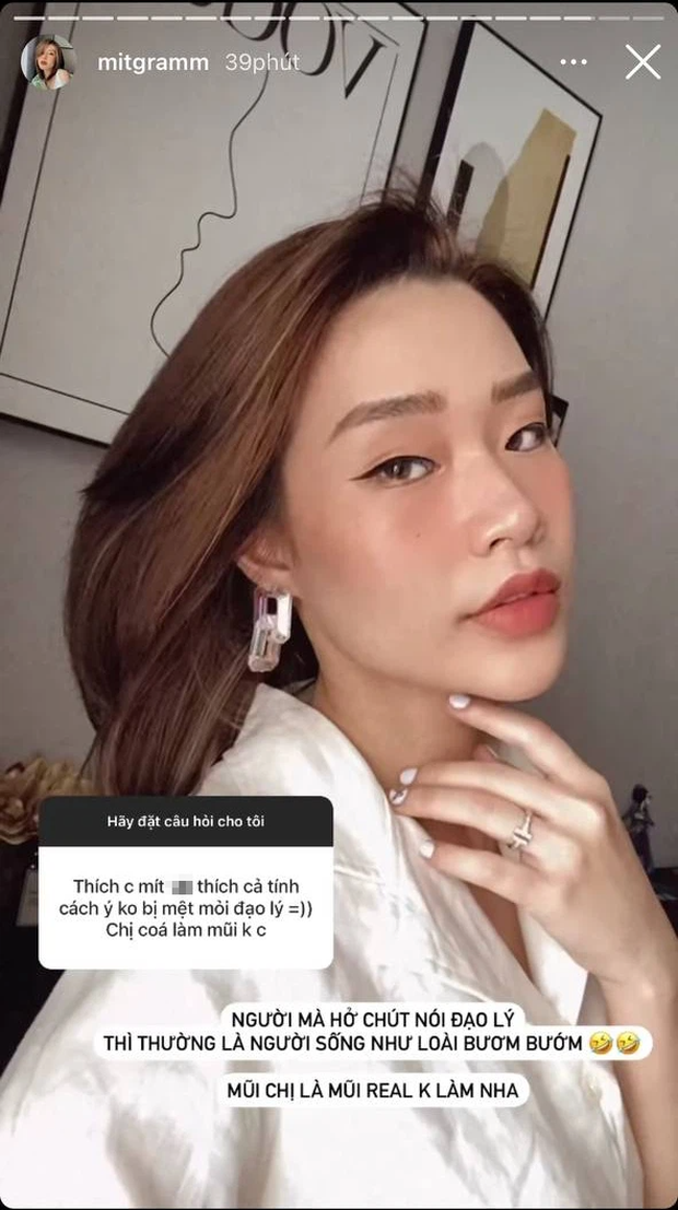 Không biết có phải vì vẻ ngoài sắc nét quá hay không, mới đây vợ rapper Rhymastic đã bất ngờ nhận được một câu hỏi trên Q&amp;A hỏi han có qua phẫu thuật thẩm mỹ mũi bao giờ chưa.