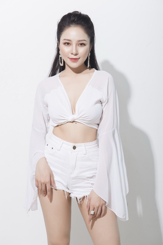 Sau khi ổn định lại cuộc sống sau "cơn bão" chuyện clip nóng, Trâm Anh dần dần trở lại với MXH.