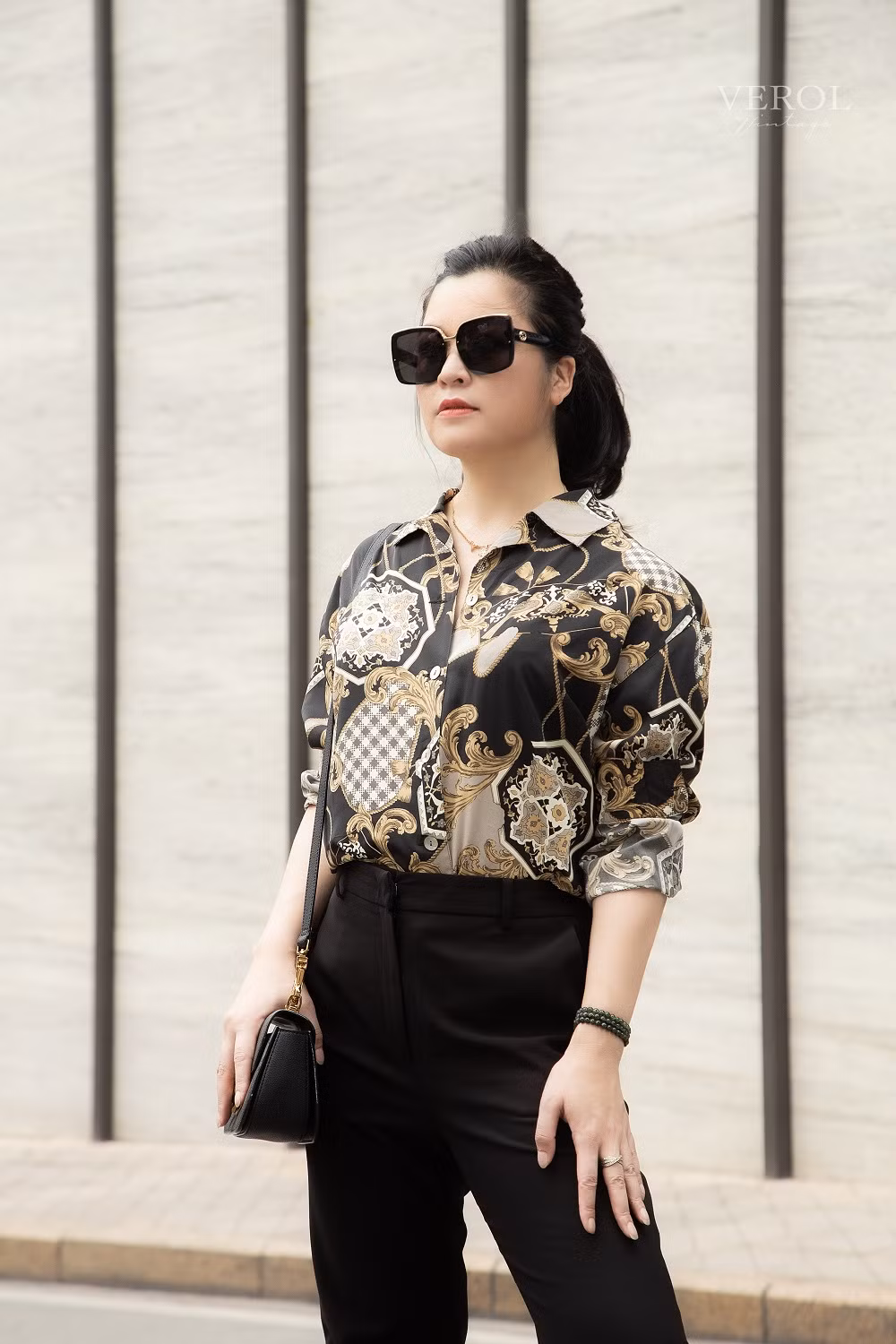 Cụ thể, Hương Verol chia sẻ: “Nói tới những món đồ si hay đồ hàng thùng nhiều người sẽ nghĩ ngay tới giá thành rẻ. Nhưng ở thời điểm hiện tại, đặc biệt là trào lưu săn đồ Vintage lên ngôi thì việc săn được món đồ ưng ý, hợp mắt không chỉ mất thời gian “ngụp lặn” trong núi đồ cũ mà còn phải bỏ ra số tiền khá lớn. Nhưng thành quả thu về ngoài bộ đồ ưng ý thì còn là cảm xúc dâng trào...