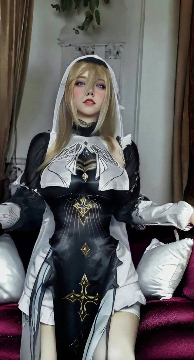 Không chỉ gây ấn tượng về ngoại hình, cô nàng coser còn khiến khán giả phải trầm trồ bởi khả năng nhập vai xuất sắc.