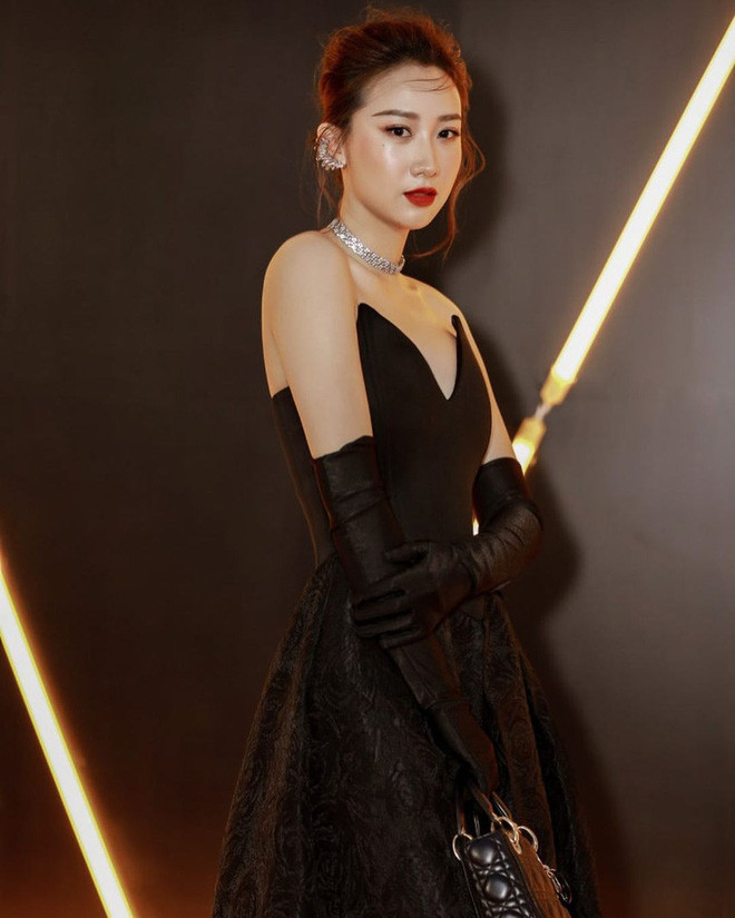 Ngoài ra, Kiều Ly Phạm còn khoe thêm những khoảnh khắc hồi nhỏ của mình.