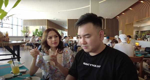 Vào dịp sinh nhật vừa rồi, Xoài Non khiến dân mạng trầm trồ khi khoe món đồng hồ trăm triệu được chồng tặng.