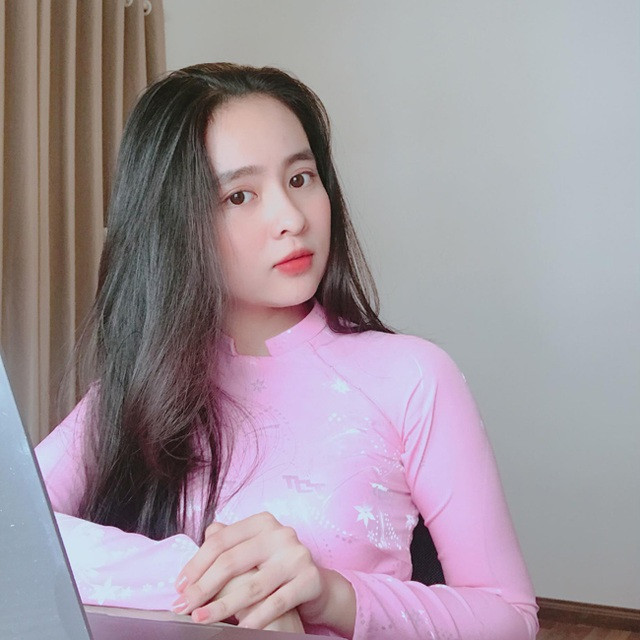 Lục lọi trang cá nhân của Ái Phi, nhiều người phát hiện ra đây là một trong số hiếm hoi bức ảnh diện bikini được hot girl Kon Tum đăng tải trên mạng xã hội.