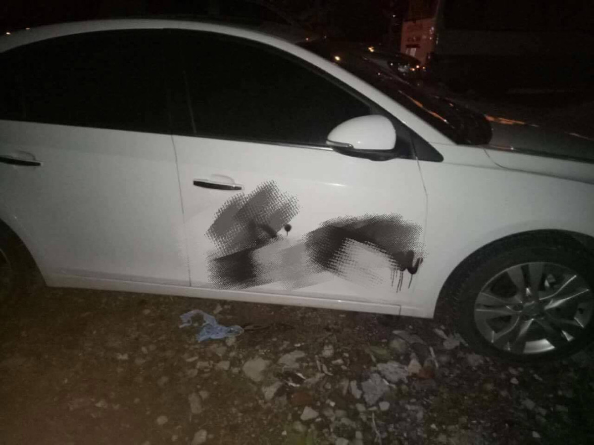 Theo thông tin có được, công an phường Dương Nội cho biết đơn vị này đã tiếp nhận được thông tin nhiều xe ô tô đỗ dưới đường cạnh khu đô thị Dương Nội bị phun sơn và đang kiểm tra xác minh.