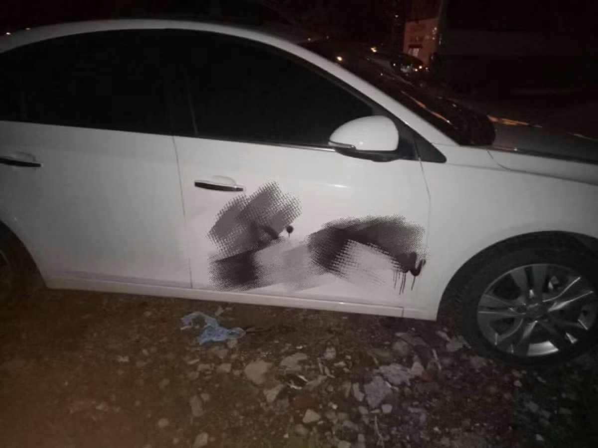 Theo thông tin có được, công an phường Dương Nội cho biết đơn vị này đã tiếp nhận được thông tin nhiều xe ô tô đỗ dưới đường cạnh khu đô thị Dương Nội bị phun sơn và đang kiểm tra xác minh.