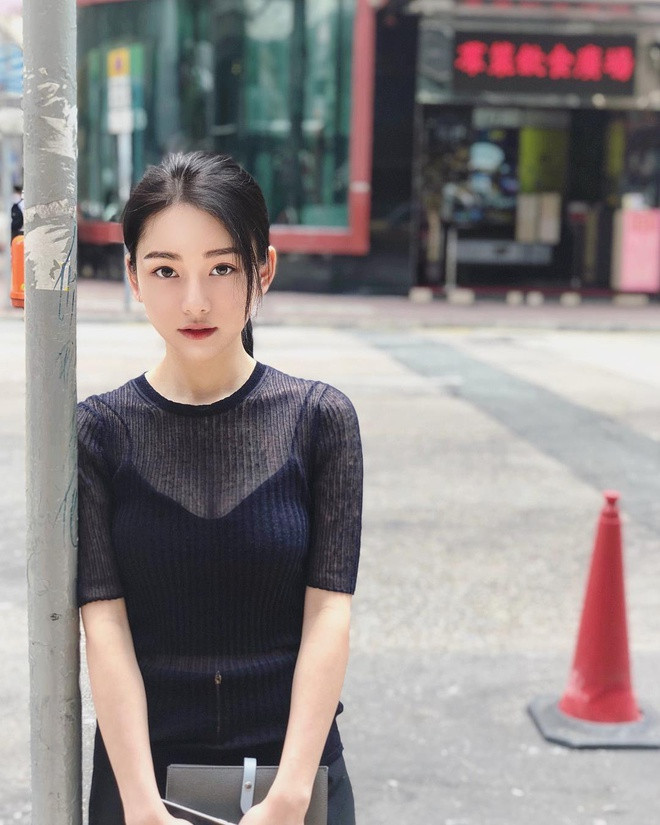 Jen Lee là gương mặt quen thuộc, thường xuyên xuất hiện trên các diễn đàn trai xinh gái đẹp châu Á. Cô nàng được mệnh danh là nữ thần y khoa ở xứ Trung.