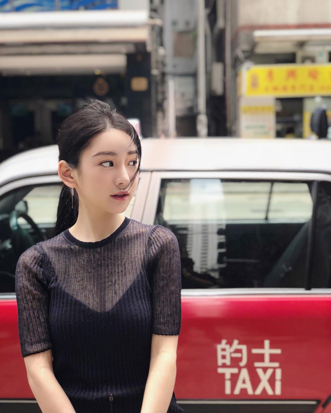 Khi loạt ảnh của Jen Lee vừa xuất hiện trên các diễn đàn, nhiều người nhầm tưởng cô là ca sĩ thần tượng hoặc diễn viên nổi tiếng.