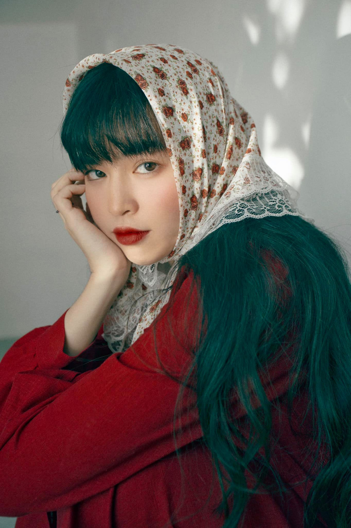 Cụ thể, Khánh Vân cho biết: "Thật chứ đến lớp 12 mình mới biết nam nữ ngủ với nhau như thế nào. Mình vô tình xem phim trên HBO thì có cảnh 18+, nhưng bị cắt giữa chừng. Mình tức quá, tò mò nên lên YouTube search phim 'bệi bẹ' xem tiếp như thế nào. Đến đại học mình mới biết, xem phim 'bệi bẹ' không xem ở YouTube".