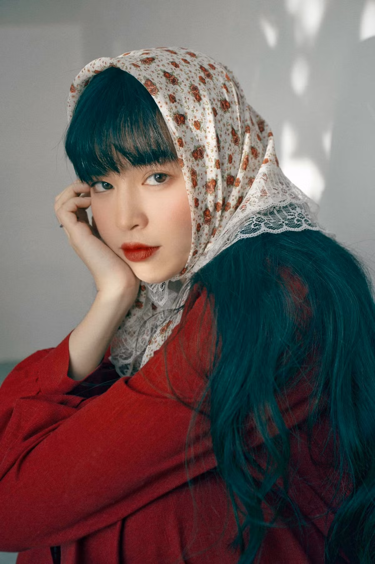 Cụ thể, Khánh Vân cho biết: "Thật chứ đến lớp 12 mình mới biết nam nữ ngủ với nhau như thế nào. Mình vô tình xem phim trên HBO thì có cảnh 18+, nhưng bị cắt giữa chừng. Mình tức quá, tò mò nên lên YouTube search phim 'bệi bẹ' xem tiếp như thế nào. Đến đại học mình mới biết, xem phim 'bệi bẹ' không xem ở YouTube".