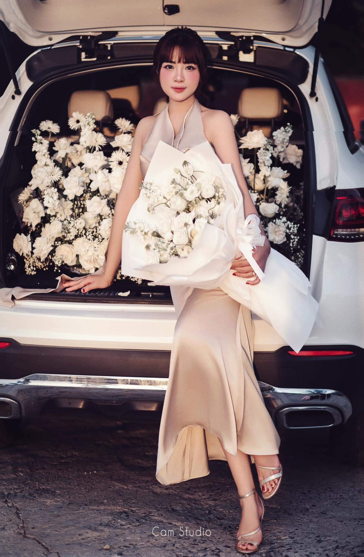 Trên trang cá nhân, Phan Văn Đức cũng thường xuyên chia sẻ bài viết giúp vợ bán đắt hàng.