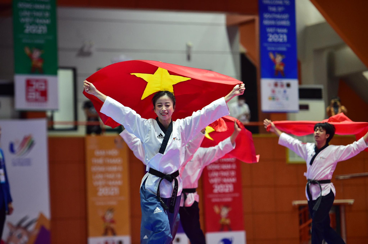 Mới đây, tại SEA Games 31 được tổ chức trên sân nhà, Châu Tuyết Vân lại một lần nữa giành tấm HCV Taekwondo cho đoàn thể thao Việt Nam. Đây là lần thứ 5 liên tiếp mà gái xinh làng võ này đem tấm huy chương danh giá về cho tổ quốc tại các kỳ đại hội thể thao khu vực ĐNÁ.