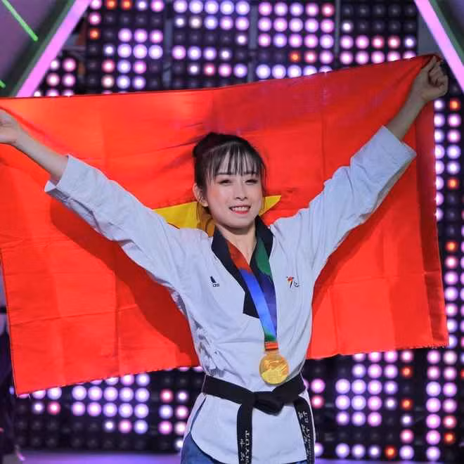 Hơn 20 năm gắn bó Taekwondo, Châu Tuyết Vân trải qua muôn vàn khó khăn, thử thách. Thể thao đem đến cho cô những danh hiệu cao quý, đủ mọi cảm xúc, thăng trầm, buồn khi thất bại và vỡ òa hạnh phúc khi đứng trên đỉnh vinh quang.