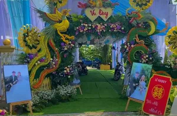 Mới đây trên kênh TikTok cá nhân, cô dâu có tên Út Nhị đã đăng tải clip theo chồng bỏ cuộc chơi. Gái xinh được mọi người nhớ mặt qua loạt clip cover bắt trend cực đáng yêu trên mạng xã hội.