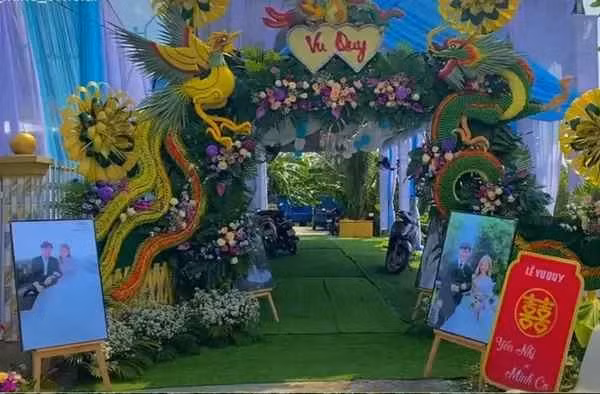 Tiktoker mien Tay vang deo kin co gay bao mang