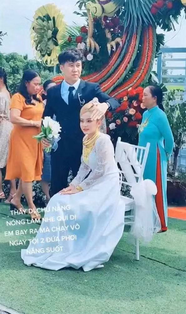 Út Nhị tên thật là Nguyễn Thị Yến Nhị (SN 2000, đến từ tỉnh Đồng Tháp). Hiện nàng TikTok đang sinh sống và làm việc trên địa bàn TP. HCM.