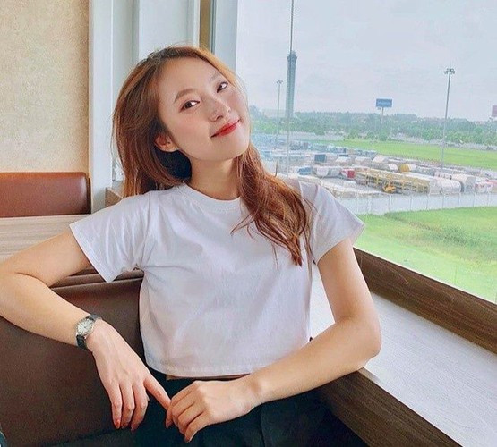 Khác với các hiện tượng mạng vụt sáng nhanh chóng rồi biến mất cũng nhanh chóng không kém, bằng sự nỗ lực của mình, Khánh Vy luôn giữ được độ hot của mình.