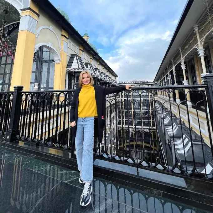 Thực tế, cô gái quê Bắc Giang thường chọn những thiết kế có phần thanh lịch, hơi chững chạc mỗi khi tham dự sự kiện quan trọng.