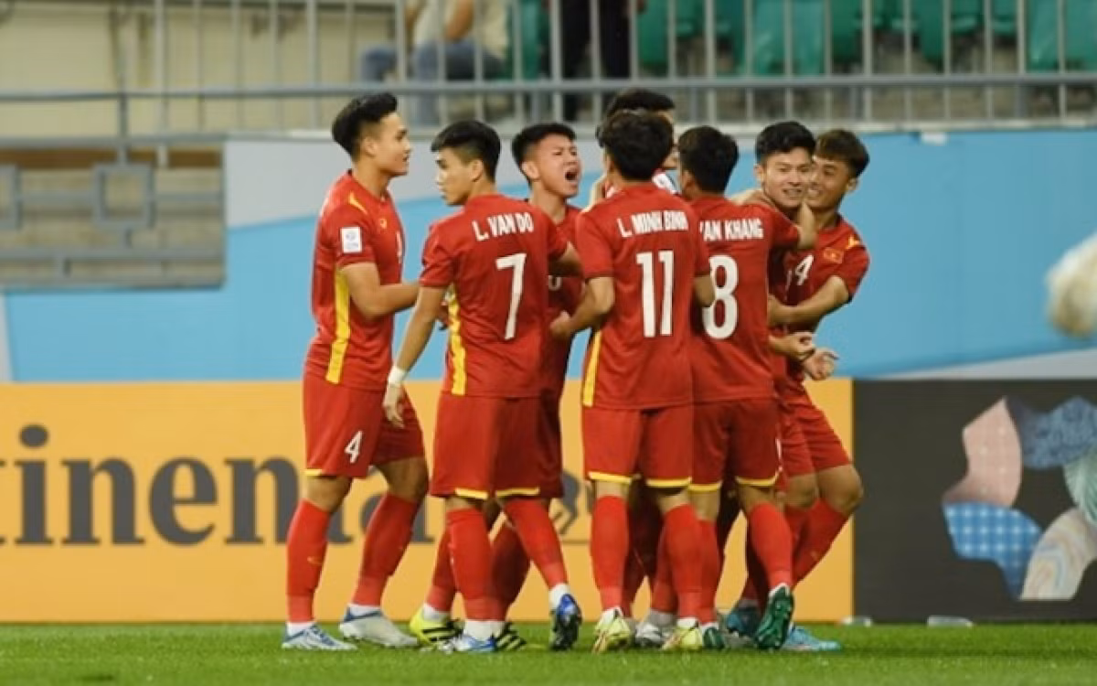 Ngay trong trận đấu mở màn với đại kình địch U23 Thái Lan, khi khán giả còn chưa ngồi nóng chỗ, các cầu thủ U23 Việt Nam đã có bàn thắng từ cú sút xa của Tuấn Tài. Có lợi thế sớm, các học trò HLV Gong Oh-kyun thể hiện ngay lối chơi áp đặt trước "bày voi chiến".