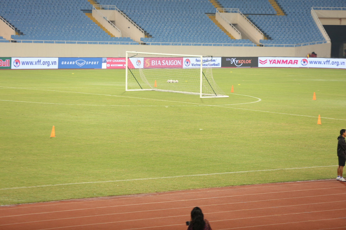 Về tình hình SVĐ Mỹ Đình trước trận đấu giữa tuyển Việt Nam và Iraq, các hạng mục cuối cùng đã được BQL khu liên hiệp thể thao Mỹ Đình hoàn tất.