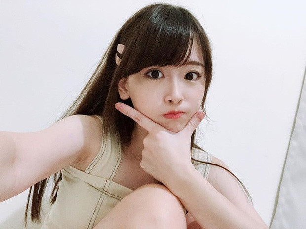 Hình ảnh của nữ streamer Weiwei tràn ngập trên những diễn đàn MXH.