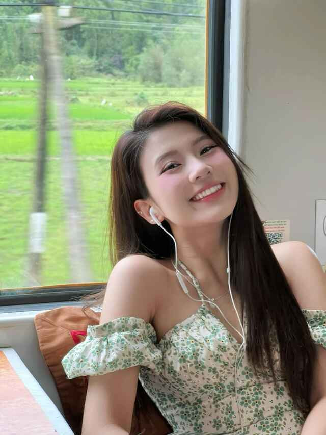 Nhiều cư dân mạng gọi Quỳnh Trang là nữ thần học đường, những trích đoạn về nhân vật của cô cũng nhận được lượng tương tác cao trên nền tảng TikTok, có clip còn hút tới gần 3 triệu view.