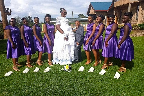 Chuyen tinh cap doi dua lech, chong thap hon vo 1,2 m-Hinh-2