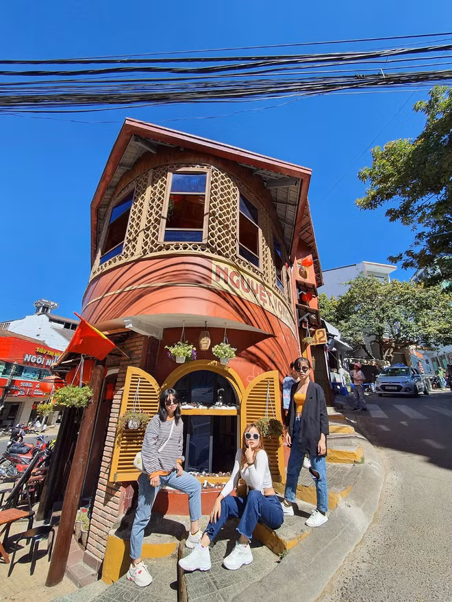 Đa phần dân mạng đều bật cười trước khả năng sáng tạo dành cho bộ ảnh "có một không hai" này của Minh Châu.