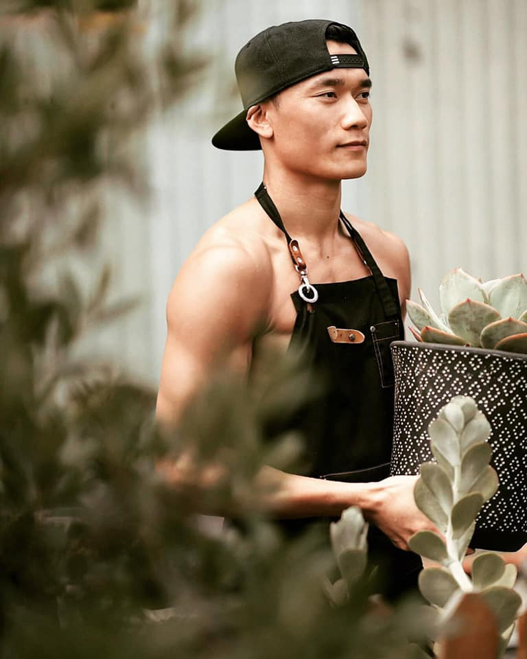 Trên trang cá nhân, Bùi Tiến Dũng từng chia sẻ: "Như các bạn biết, không ai trả lương cho cầu thủ cả đời. Nên chúng tôi phải tự thân vận động ngay từ bây giờ".