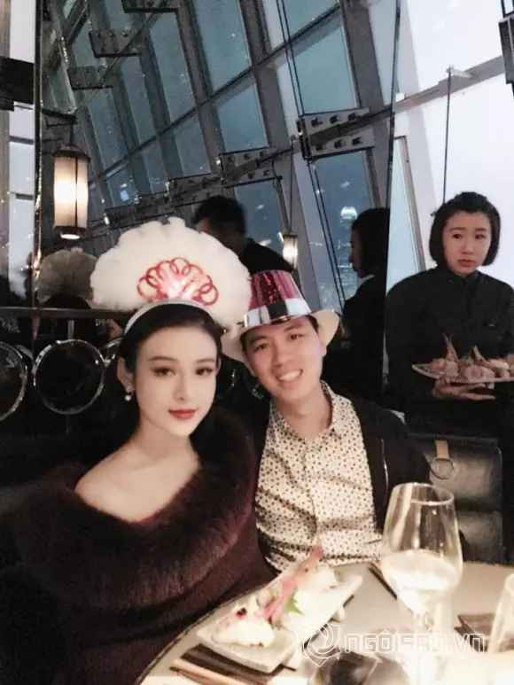 Phía dưới khoảnh khắc này, cư dân mạng đã để lại nhiều bình luận xuýt xoa vì sự tinh tế, chiều vợ của Quang Huy.