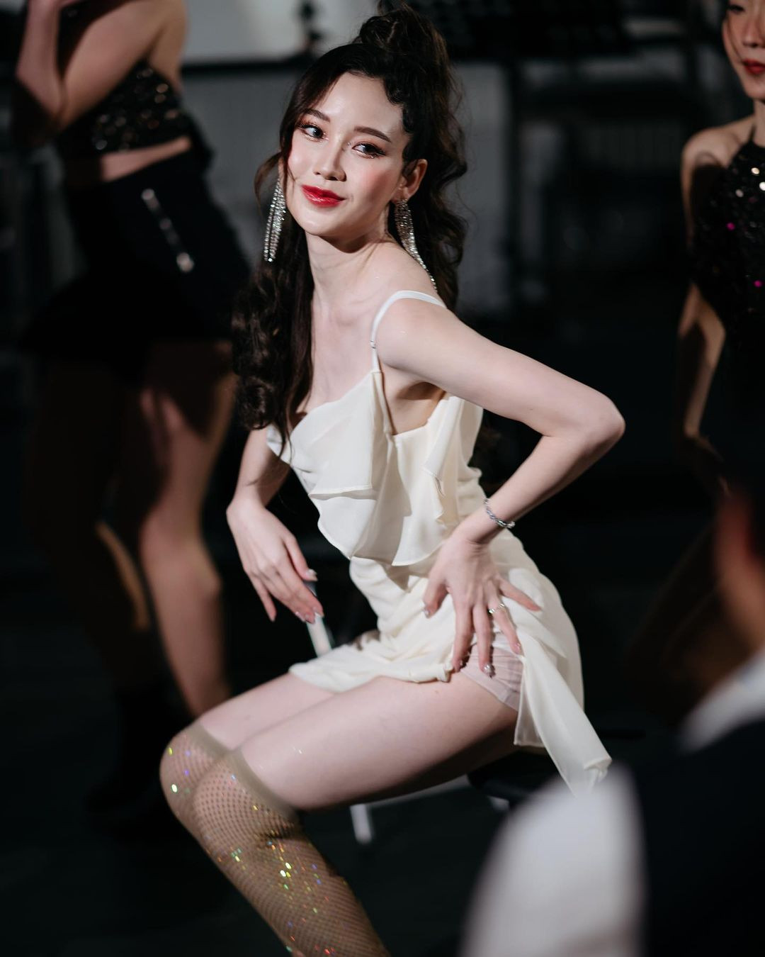 Từ khi còn đi học thì nhan sắc và thân hình của Sitapha Uttaburanont đã rất nổi bật nên cô thường được mời làm người mẫu ảnh cho nhiều thương hiệu nổi tiếng thế giới.