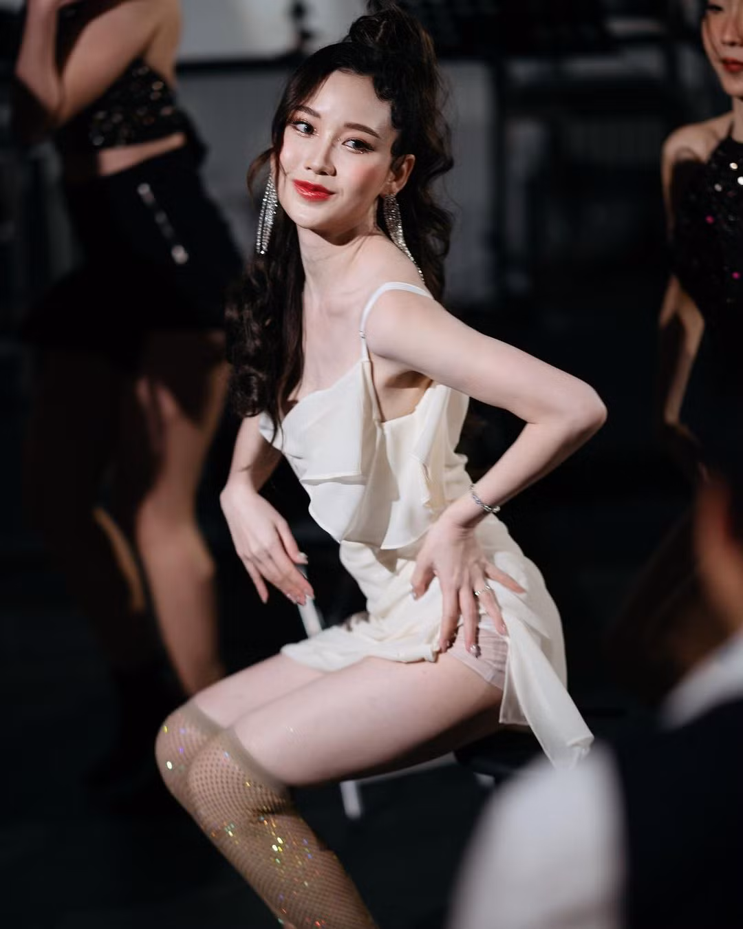 Từ khi còn đi học thì nhan sắc và thân hình của Sitapha Uttaburanont đã rất nổi bật nên cô thường được mời làm người mẫu ảnh cho nhiều thương hiệu nổi tiếng thế giới.